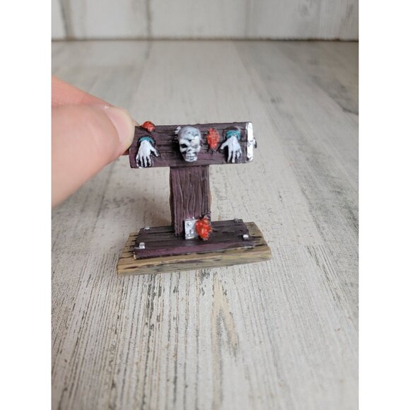 Lemax in the stocks Guillotine spooky town Halloween - Picture 2 of 6